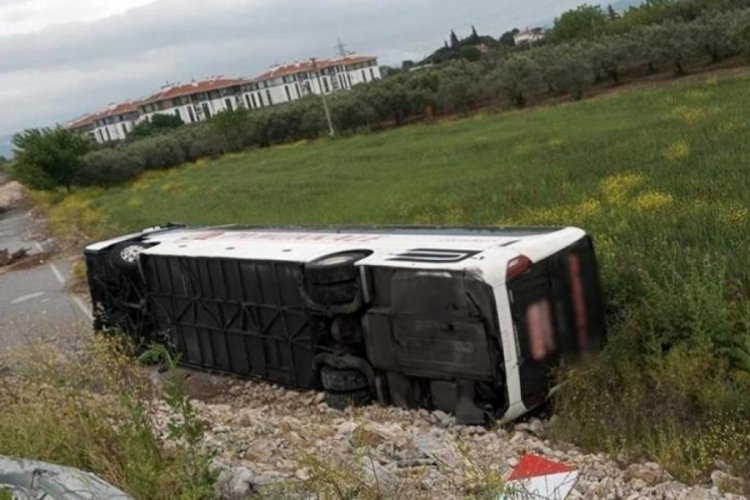 Yolcu otobüsün devrildi! 16 kişi yaralandı