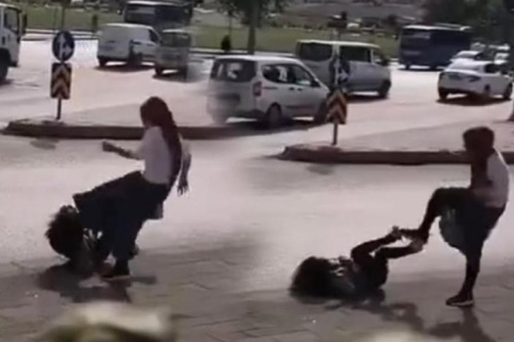 İki kadın birbirine girdi