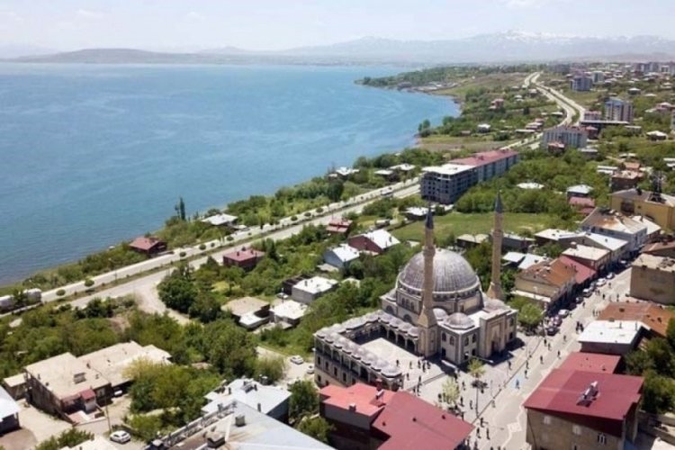 Bursa'dan Bitlis'e gelen öğrenciler Ahlat'ta ağırlanıyor