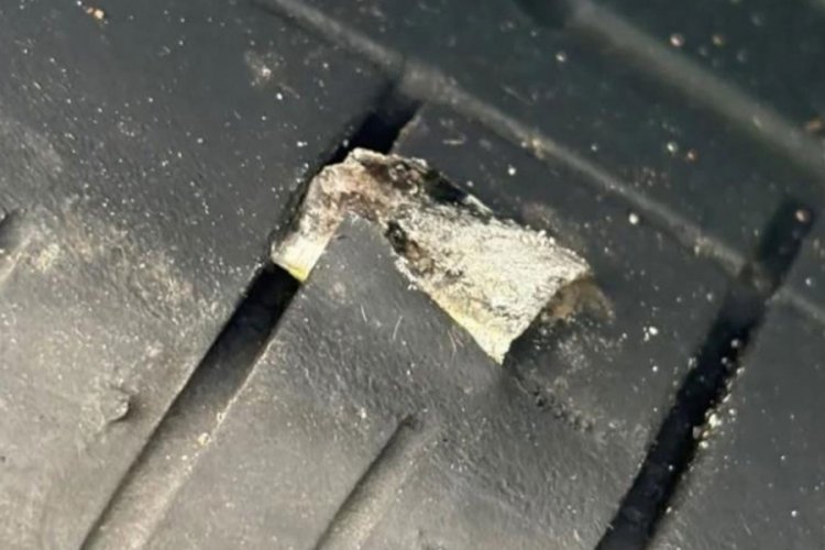 Kamyondan dökülen metaller 300'den fazla aracın lastiklerini patlattı