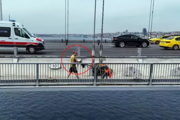 Ülkesinden 26 yıl önce yola çıkan gezgin, İstanbul'a ayak bastı