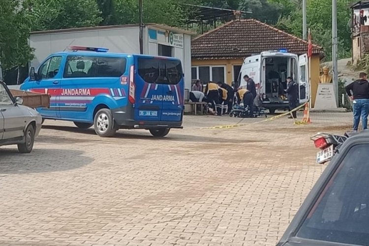 İzmir'de 3 kişiyi yaralayan saldırgan kaçtı