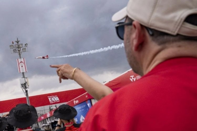 Türk Yıldızları'ndan TEKNOFEST KKTC'de gösteri uçuşu