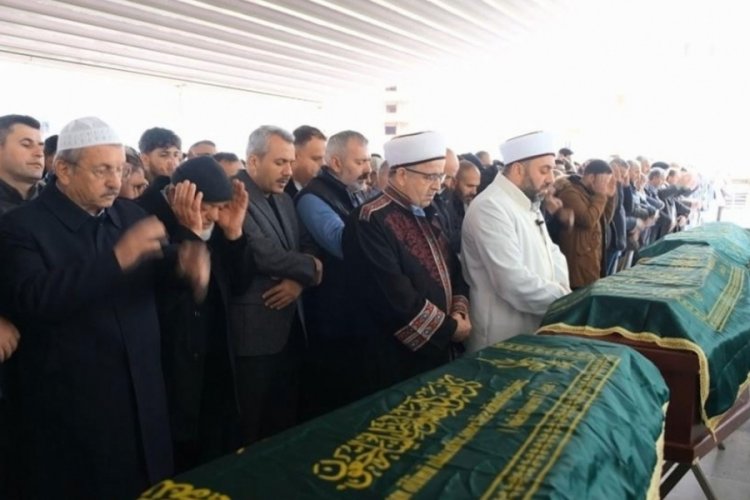 Fransa'daki yangında hayatını kaybeden 3 kardeş son yolculuğuna uğurlandı