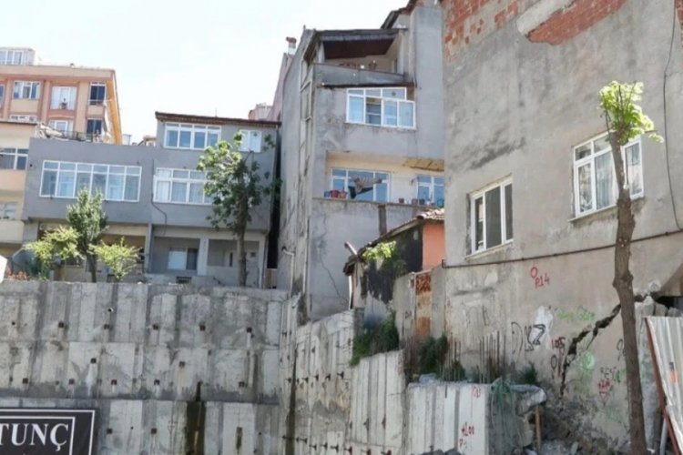 İstanbul'da bir çökme daha! İki bina tahliye edildi