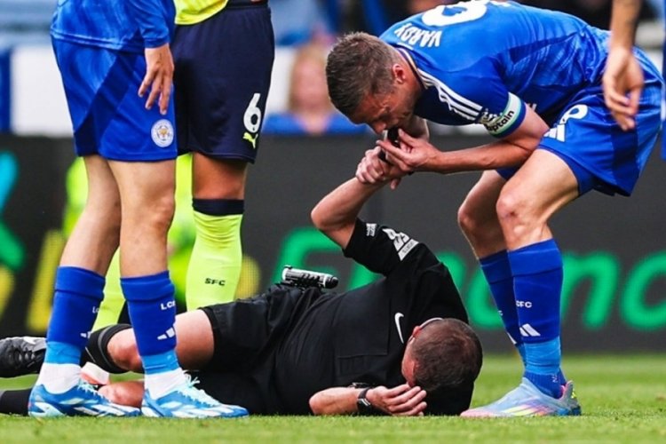Jamie Vardy, hakemin düdüğünü çaldı
