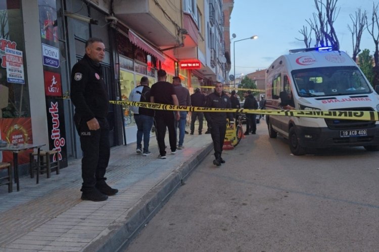 Kavga sırasında silahlıyla kendini vurdu