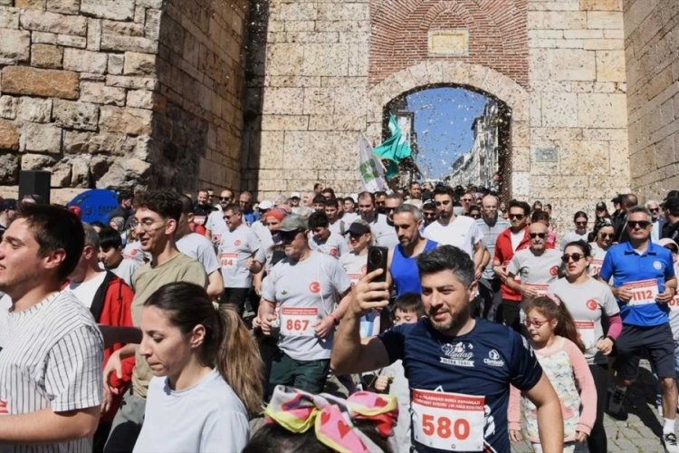Bursa'da 17. Uluslararası Tarihi Kent Koşusu yapıldı