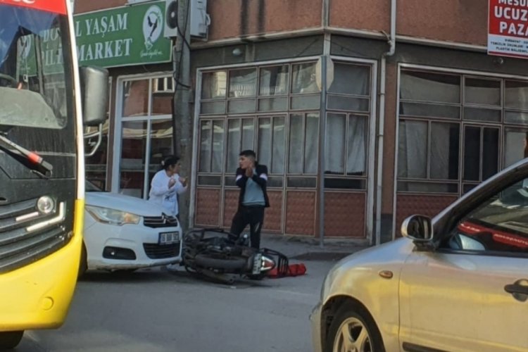Bursa'da otomobille motosiklet sürücüsü çarpıştı