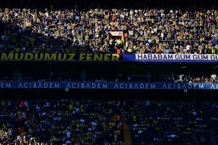 Fenerbahçe taraftarı, derbi sonrası Ali Koç ve yönetime tepki gösterdi