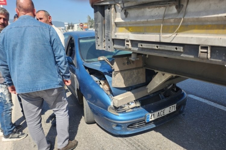 Bursa'da zincirleme kaza! Tırlar birbirine girdi...