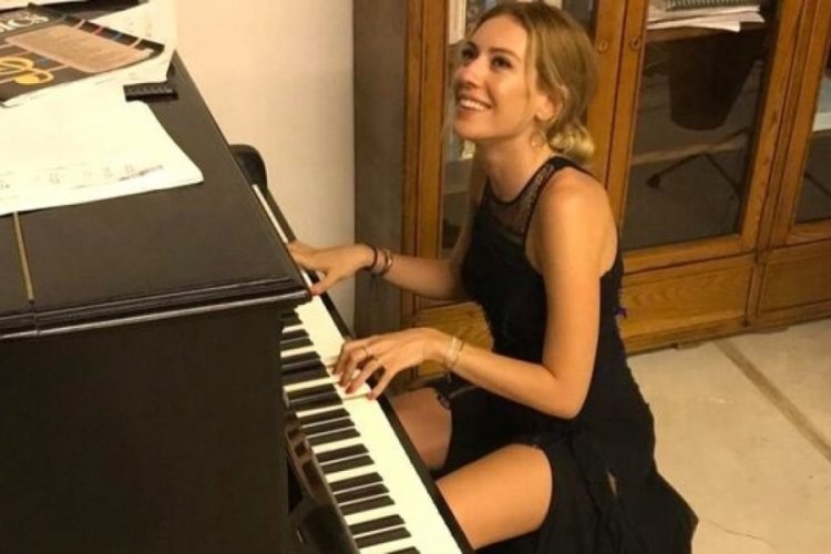 Sinem Kobal'dan potpori