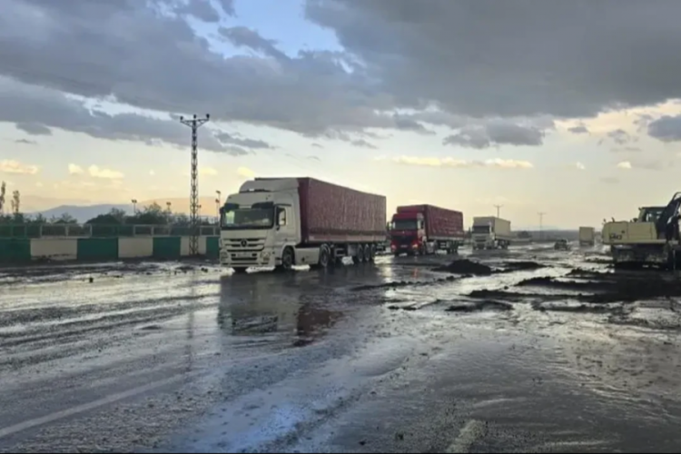 Iğdır'ı sel vurdu: Evleri su bastı, yollar ulaşıma kapandı