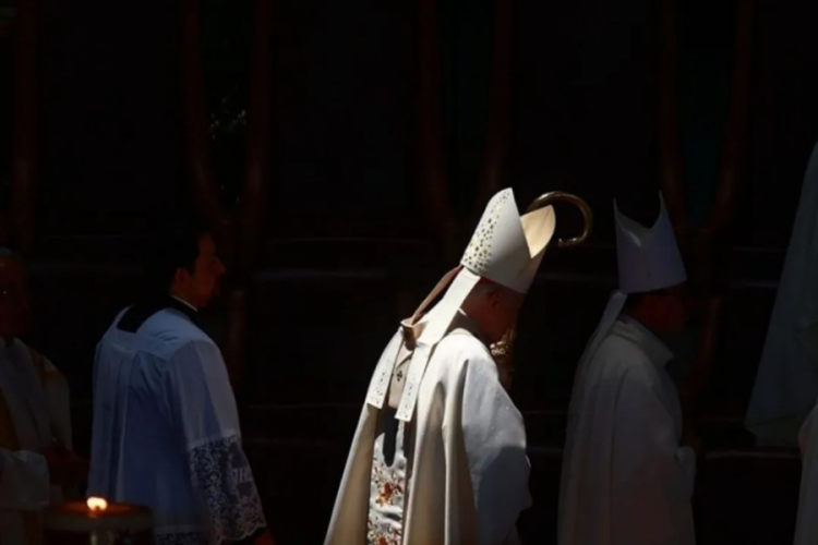 Katolik dünyası nefesini tuttu, Papalık seçimi başlıyor!