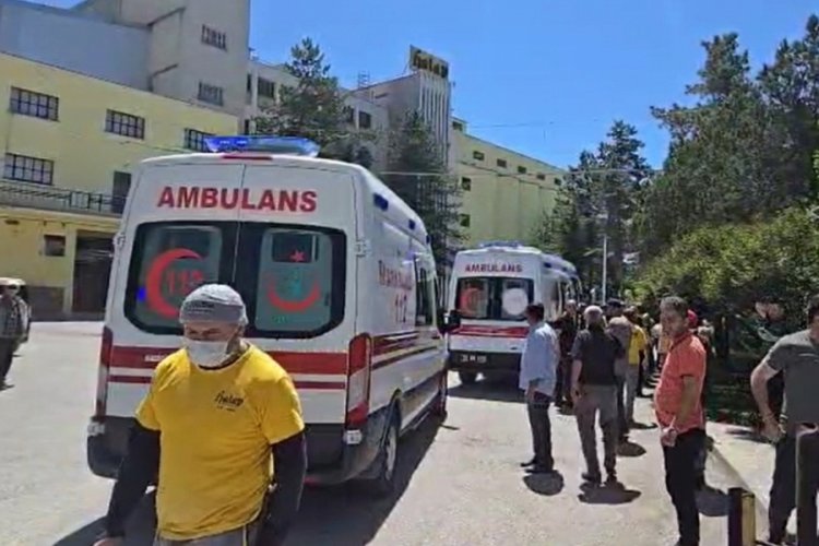 Un fabrikası patladı: Çok sayıda yaralı var