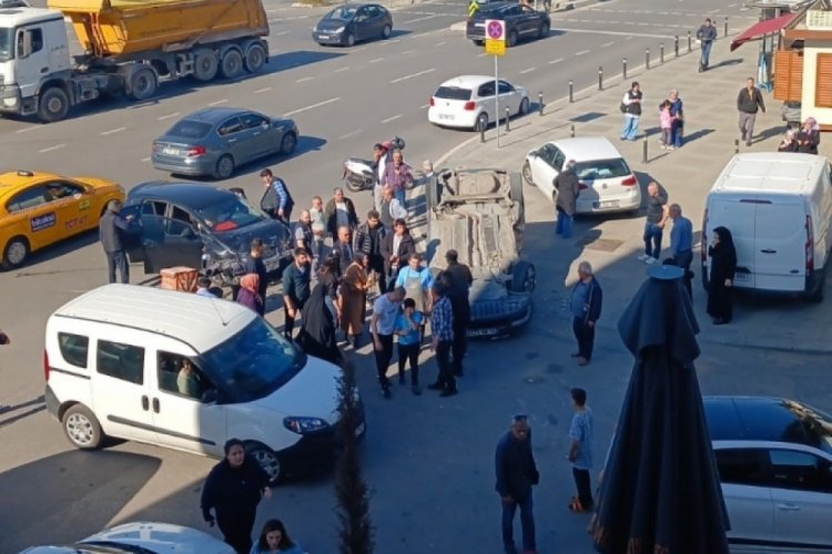 Kırmızı ışık ihlali kaza getirdi: 5 yaralı
