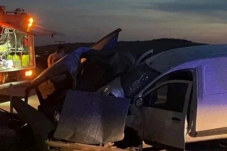 Gaziantep'te iki araç kafa kafaya çarpıştı: 1 ölü, 2 yaralı