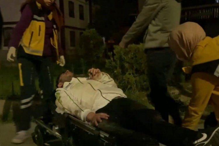 Virajı alamayan motosiklet kaldırıma çarptı: İki yaralı