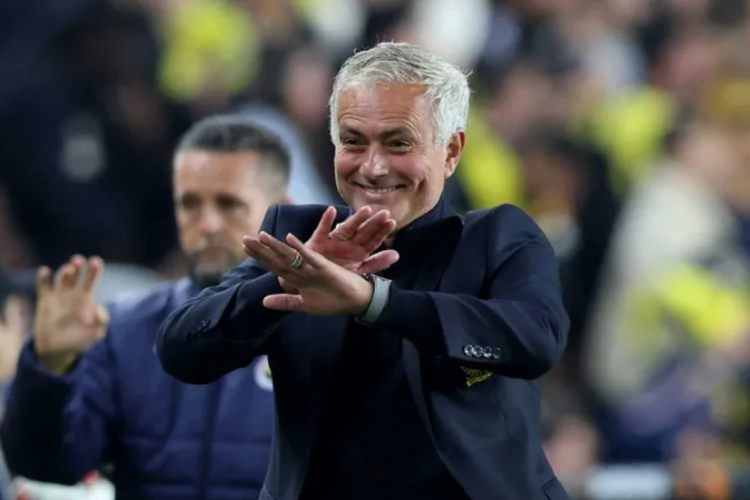 Ahmet Çakar'dan derbi sonrası Mourinho için olay ifadeler!
