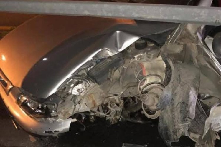 Araç elektrik direğine çarptı: 1 yaralı
