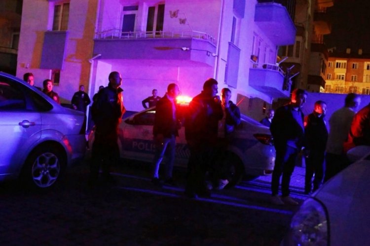 Polisi arayıp, "Bizi dövüyorlar" diye polisleri şikayet etti