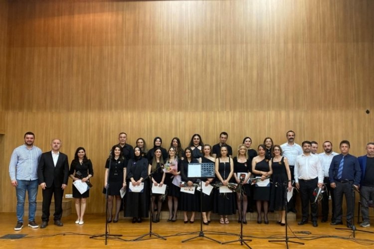 Bursa'da ilkokul velilerinden halk müziği korosu konseri! 