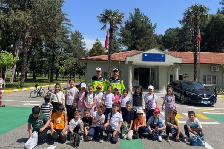 Bursalı minikler Jandarma Komutanlığını ziyaret etti!