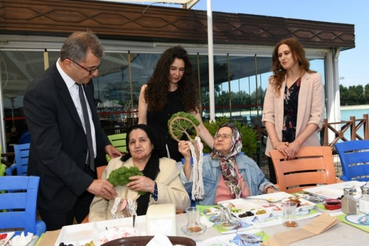 Osmangazi Belediyesinden alzheimer hastaları için 'Anneler Günü' kutlaması