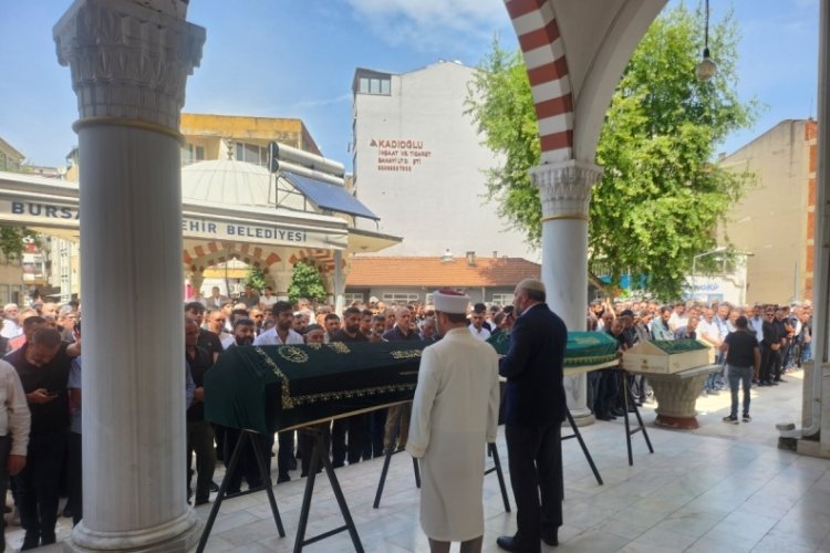 Bursa'da çok acı anlar! Tabutları yan yana dizildi, gözyaşları sel oldu...