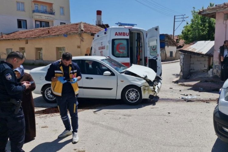 İki otomobil çarpıştı: Çok sayıda yaralı!