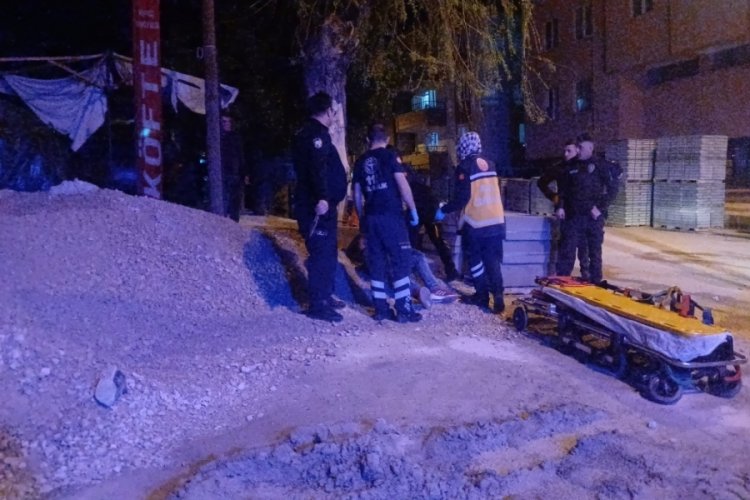Tartışma sırasında iki kişi birbirini bıçakladı