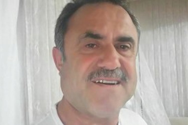 Çay bahçesinde çalışan adamı zehirli yılan soktu
