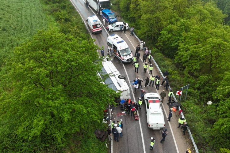 Sinop'ta tur otobüsü devrildi: 2'si ağır 18 yaralı