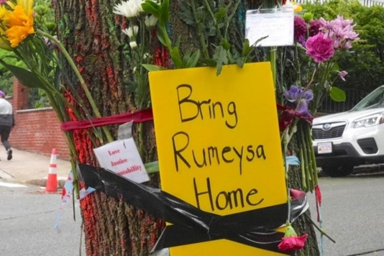 Rümeysa Öztürk'ün komşuları evinin önünü çiçek bahçesine çevirdi