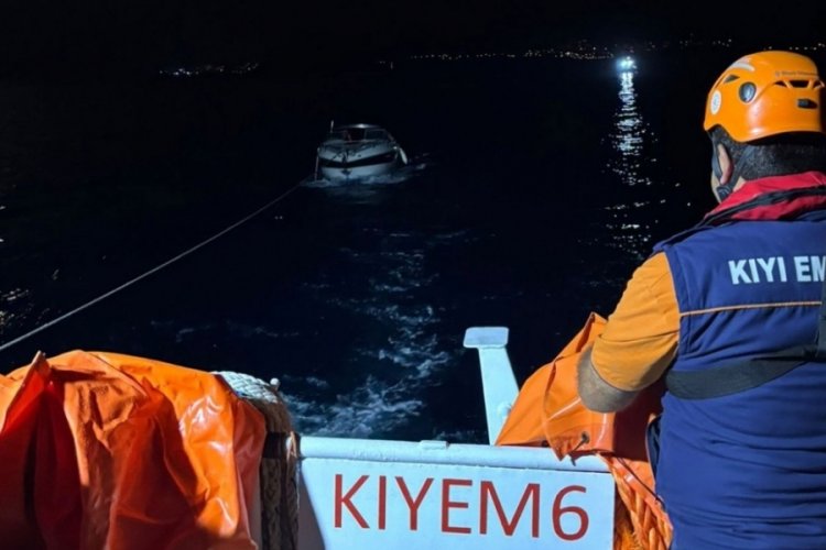 Bodrum'da arızalanan tekne kurtarıldı