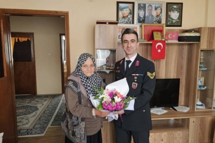 Bursa Jandarması'ndan Anneler Günü'nde şehit annelerine anlamlı ziyaret