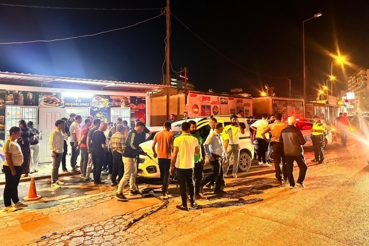 İlginç kaza: Satmak için kaporasını aldığı otomobilinin üzerine hafif ticari araç çıktı