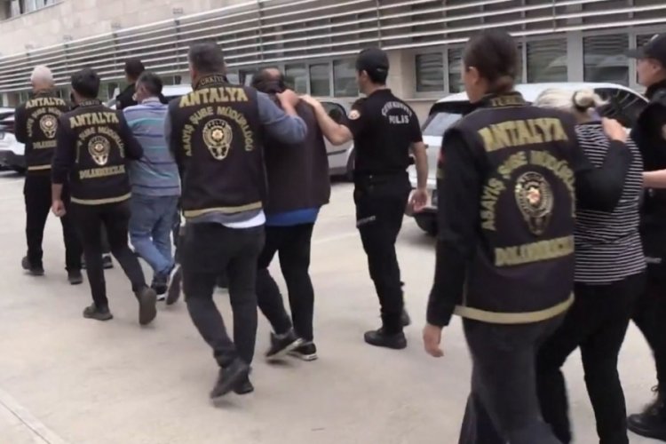 17 ilde 17 ayrı dolandırıcı şebekesine operasyon!