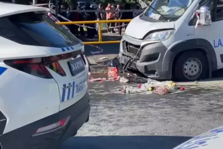 Minibüs yayaların arasına daldı: 1 ölü, 4 yaralı