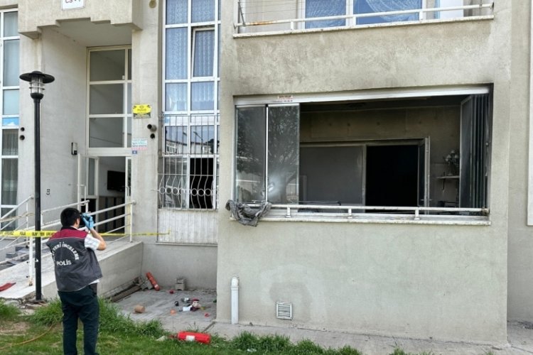 Uşak'ta tartıştığı eşi polise gidince evi ve arabaları kundakladı
