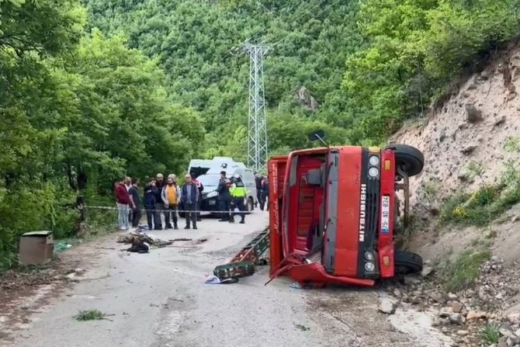 Kontrolden çıkan iş makinesi devrildi: 1 ölü, 2 yaralı