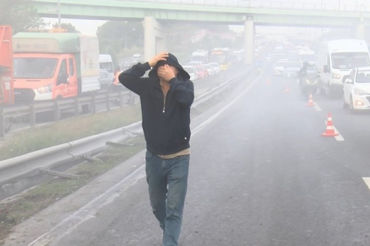 Cadde beyaza büründü! Trafiği kilitleyen kaza
