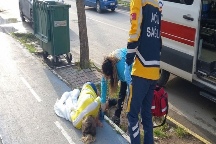 Otomobilden baygın haldeki kadın atıldı!