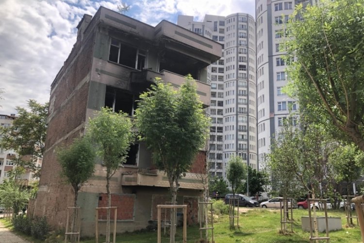 Bursa'da bir mahallenin uykularını kaçıran bina!