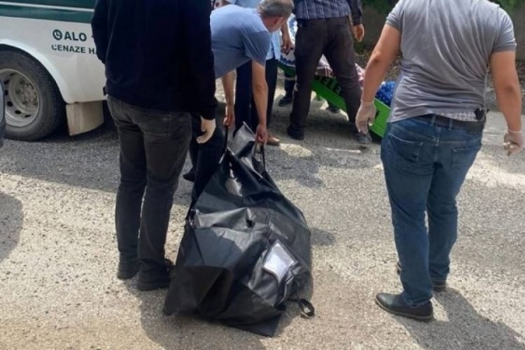 Cani evlat, annesini dövüp, boğarak öldürdü!