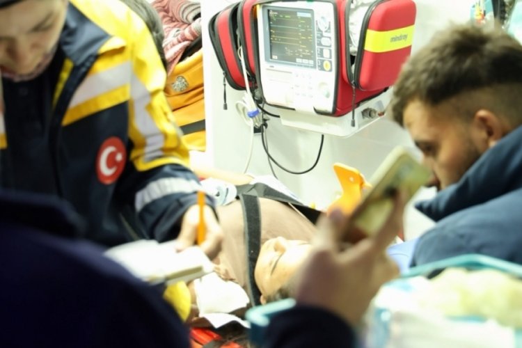 Otomobil şarampole devrildi: Sürücü alkollü ve ehliyetsiz çıktı