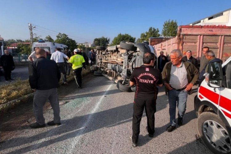 İşçi servisi ile otomobil çarpıştı: Çok sayıda yaralı var