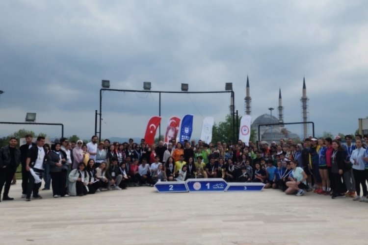 BUÜ'de "Aileler Yarışıyor" temalı oryantiring bayrak yarışı