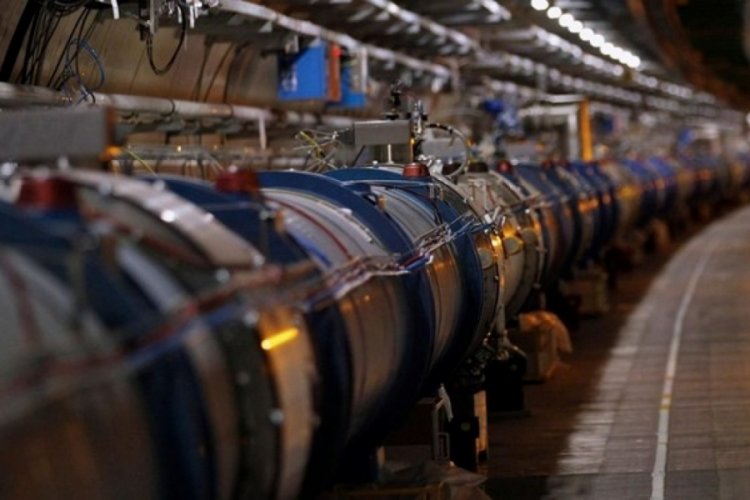 Dünyanın en büyük makinesi kurşunu altına dönüştürdü