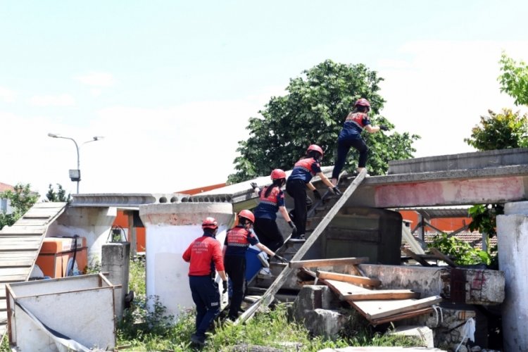 Bursa'da öğrencilere arama kurtarma eğitimi!